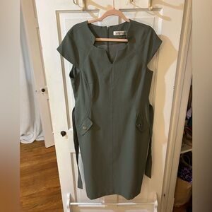 Kasper V-Neck Belted Dress in Green Size 14